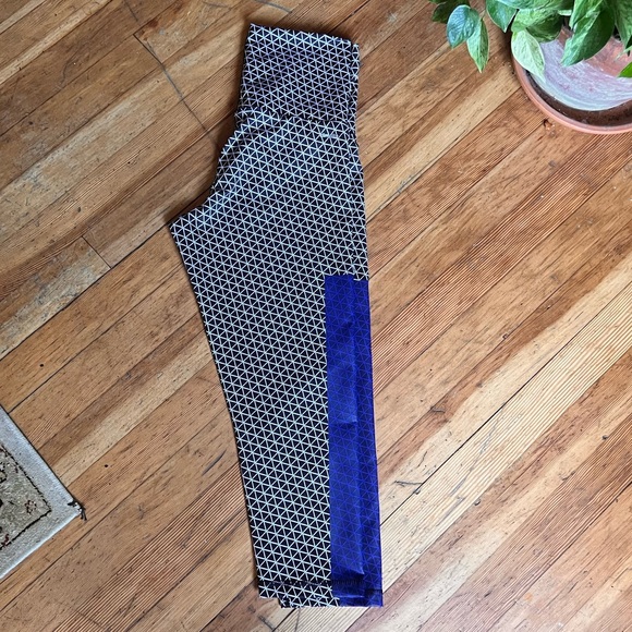 Adidas Capris Leggings Size S - Picture 2 of 5